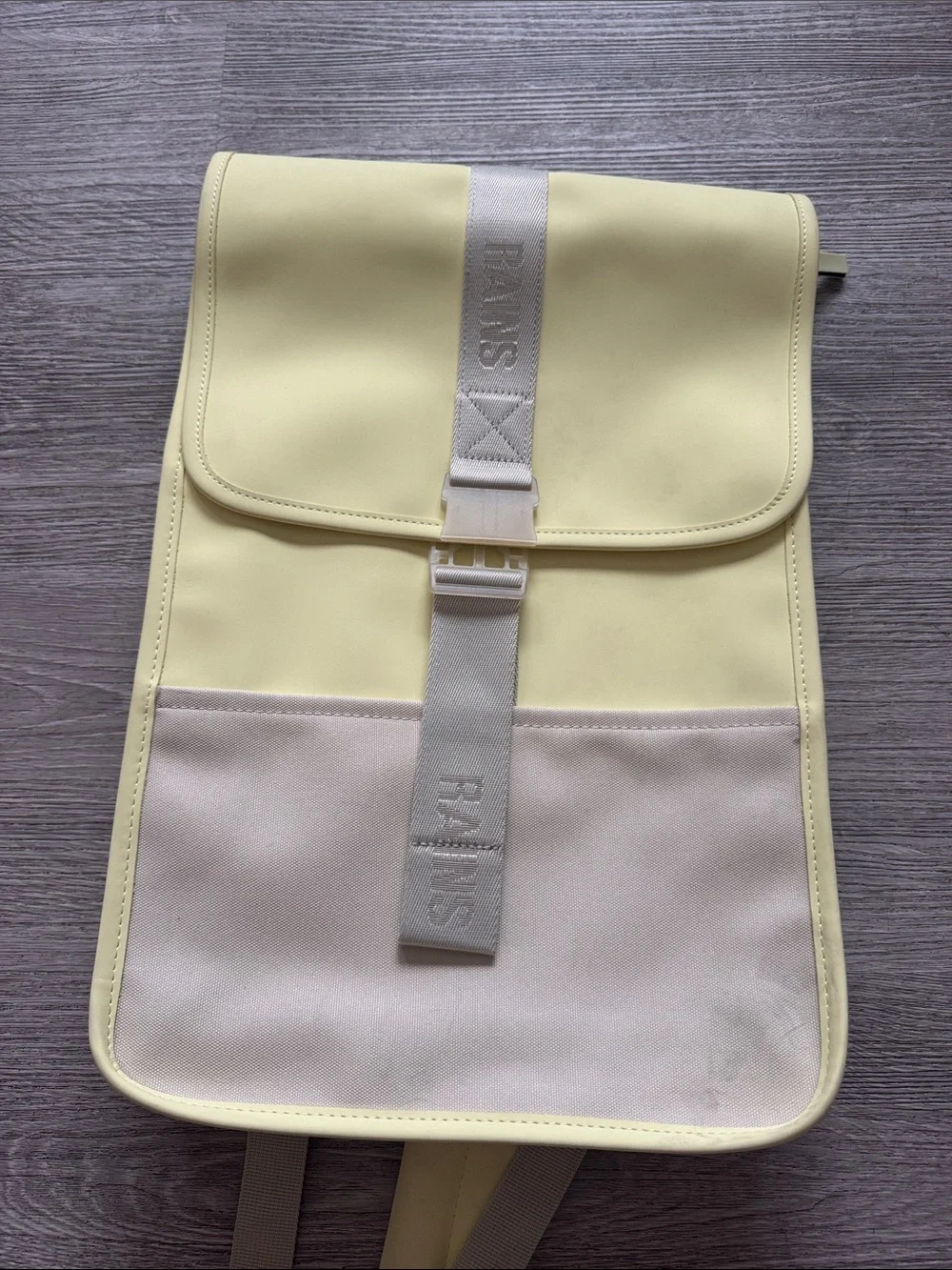 Rains sleek rolltop